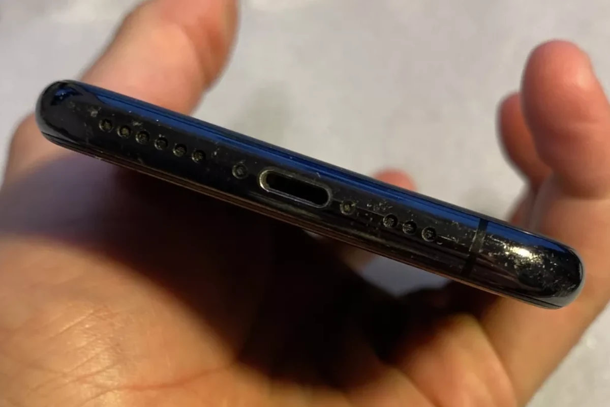 iPhone 11 Charging Port