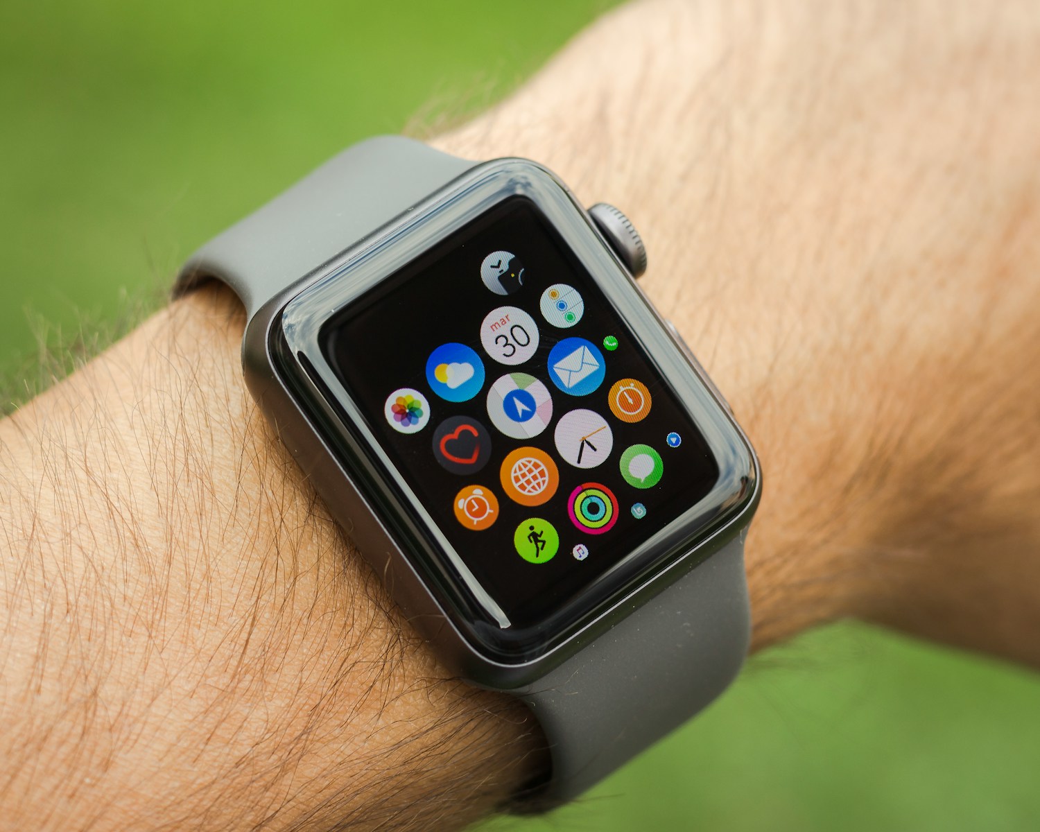 space gray aluminum case Apple Watch with black sport band